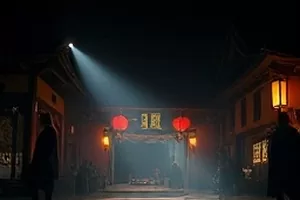 海岸线以北纪录作品画面，退潮后的礁石滩与远处灯塔的剪影